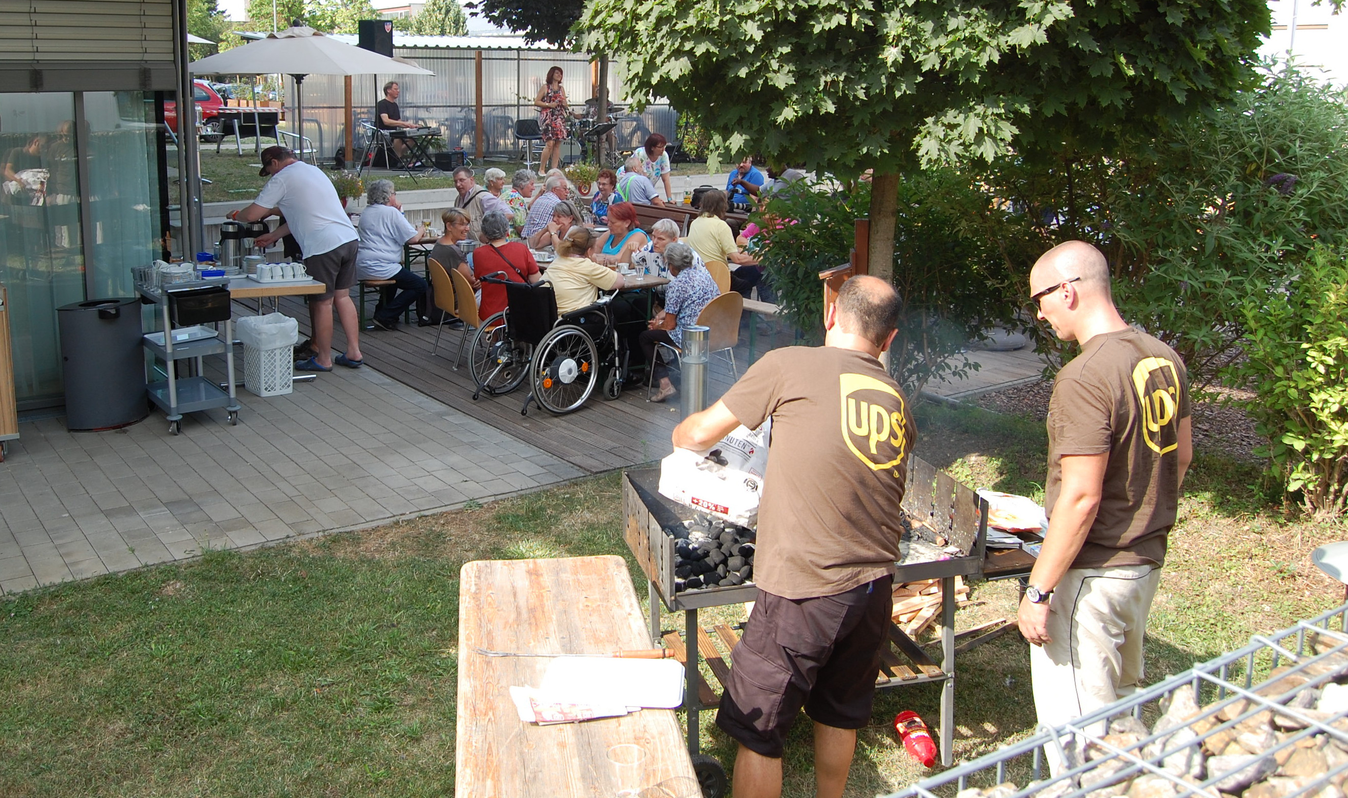 Grillfest im Haus Erna der Heilsarmee in Wien