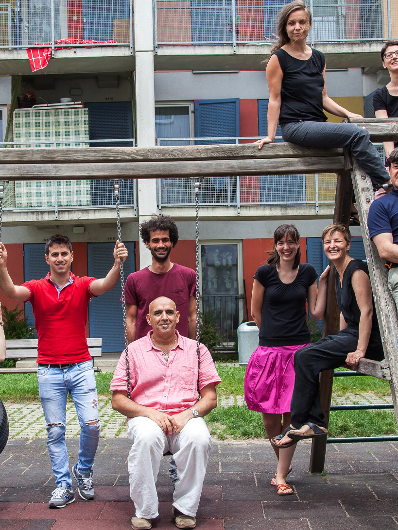 Teamfoto von Mitarbeiter:innen im Integrationsbüro Basis Zinnergasse