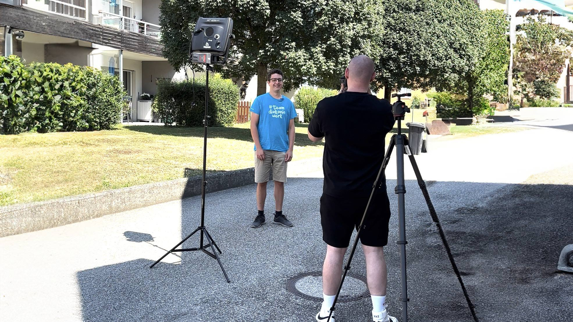 Zivildiener Lorenz Mayrhofer bei seinem Interview mit dem Filmteam des Bundeskanzleramtes