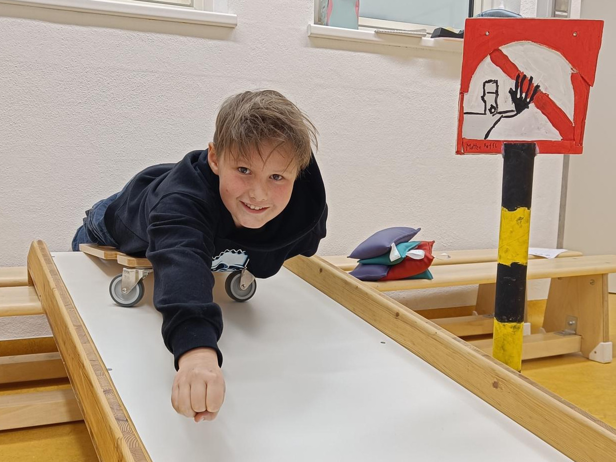 Michael fühlt sich wie ein Superheld bei den Therapien im forKIDS Therapiezentrum.